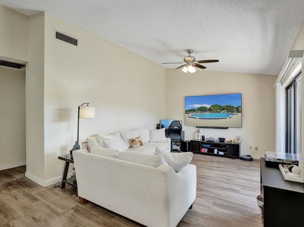264 Springdale Circle, Palm Springs FL 33461