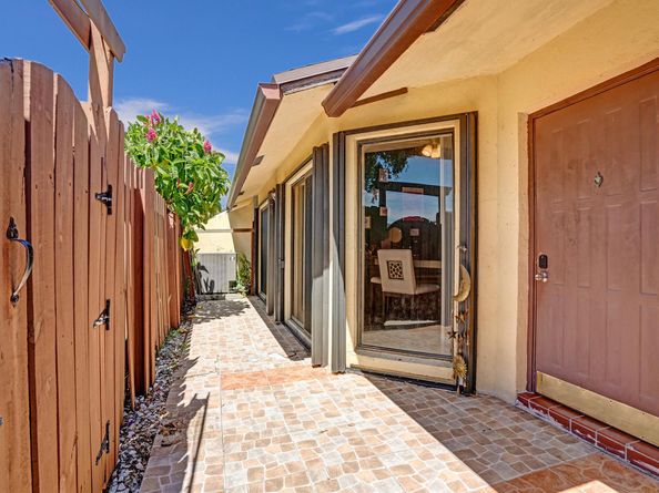 264 Springdale Circle, Palm Springs FL 33461