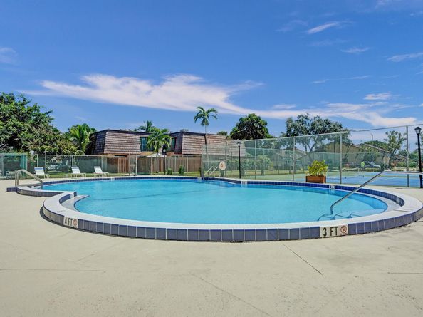264 Springdale Circle, Palm Springs FL 33461