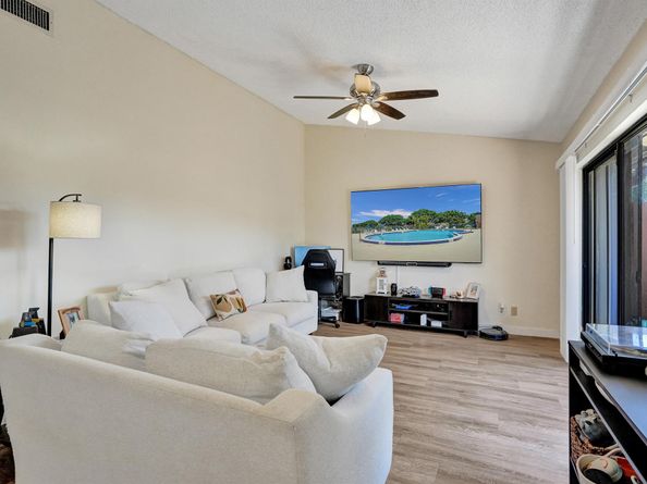264 Springdale Circle, Palm Springs FL 33461