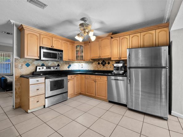 2481 NE 15th Ave, Pompano Beach FL 33064