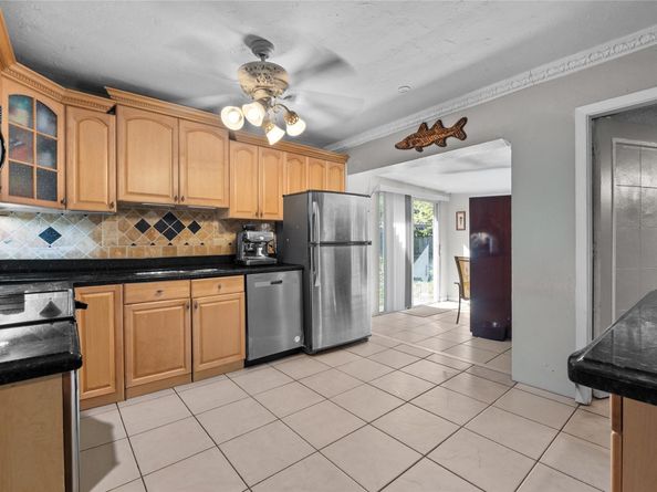 2481 NE 15th Ave, Pompano Beach FL 33064