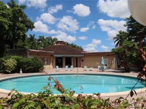 5985 Del Lago Cir 223, Sunrise FL 33313