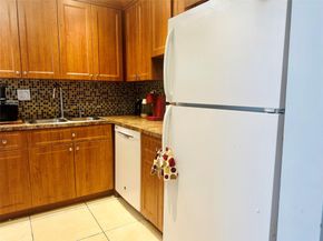 5985 Del Lago Cir 223, Sunrise FL 33313