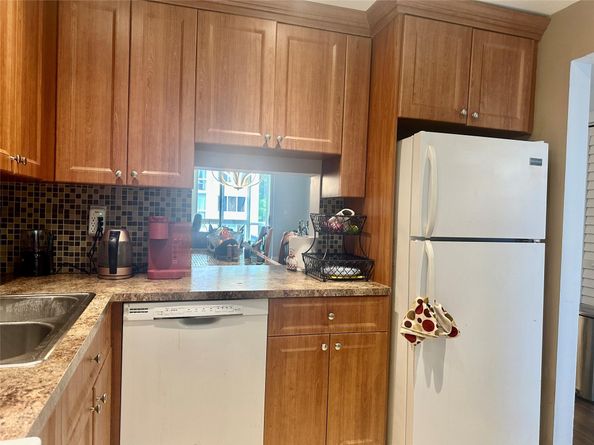 5985 Del Lago Cir 223, Sunrise FL 33313