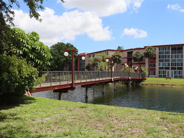 5985 Del Lago Cir 223, Sunrise FL 33313