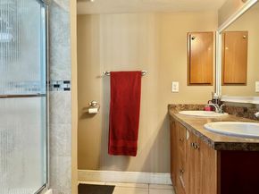 5985 Del Lago Cir 223, Sunrise FL 33313