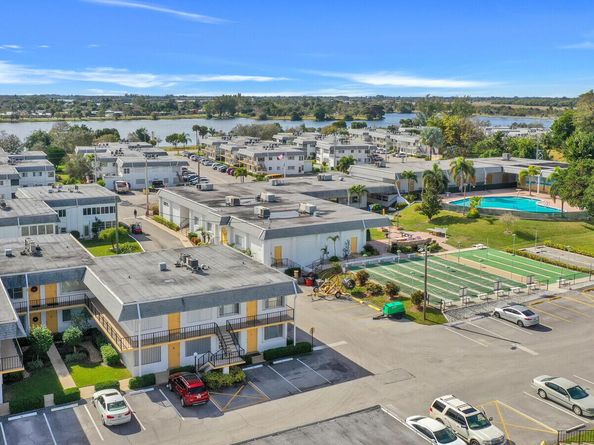 3240 Lake Osborne Drive 205, Lake Worth Beach FL 33461