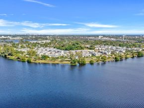 3240 Lake Osborne Drive 205, Lake Worth Beach FL 33461