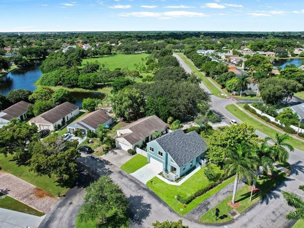 17 Paxford Lane, Boynton Beach FL 33426