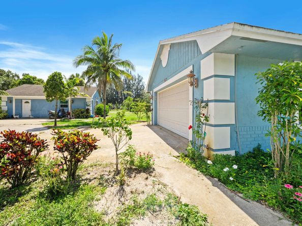 2587 E Road, Loxahatchee Groves FL 33470