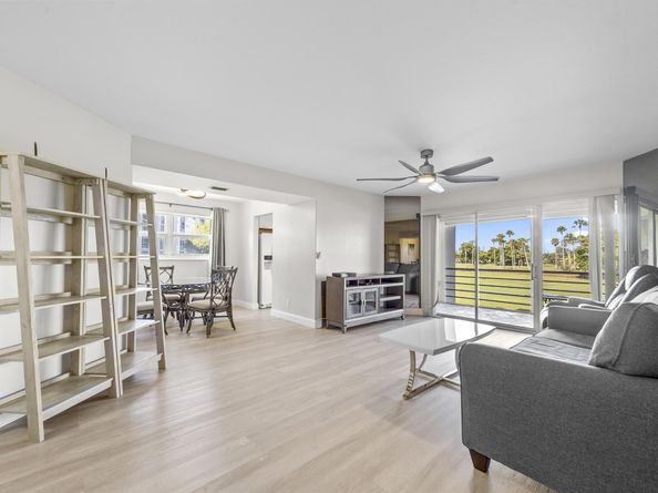 3871 Via Poinciana 201, Lake Worth FL 33467