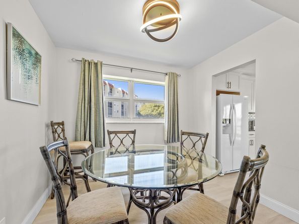 3871 Via Poinciana 201, Lake Worth FL 33467