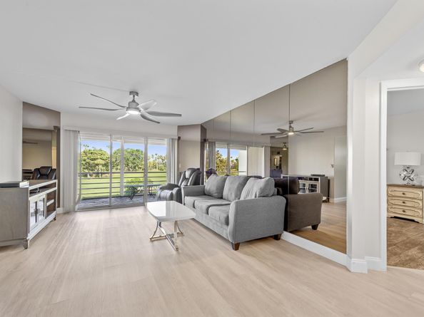 3871 Via Poinciana 201, Lake Worth FL 33467