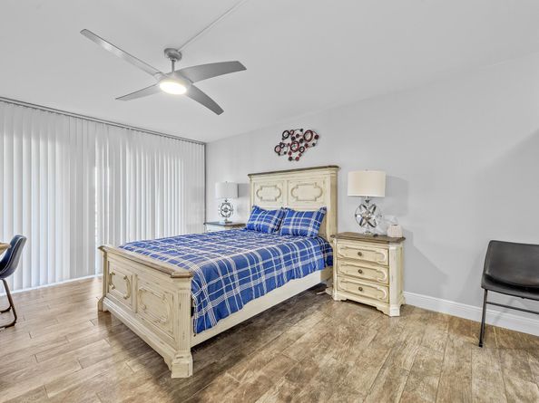3871 Via Poinciana 201, Lake Worth FL 33467