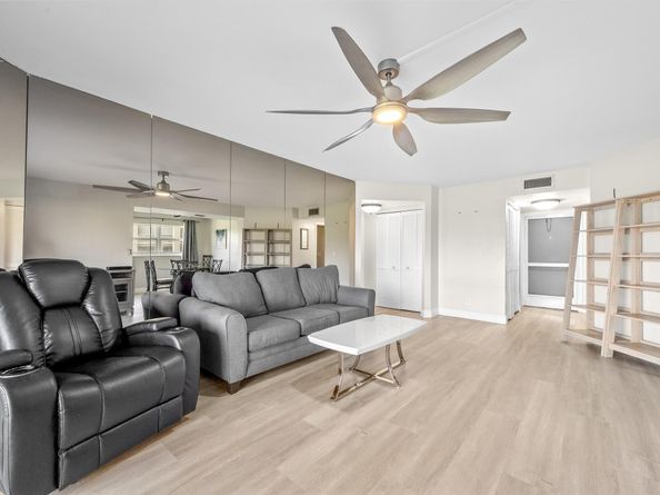 3871 Via Poinciana 201, Lake Worth FL 33467