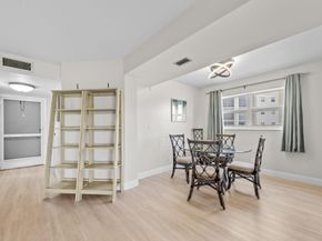 3871 Via Poinciana 201, Lake Worth FL 33467