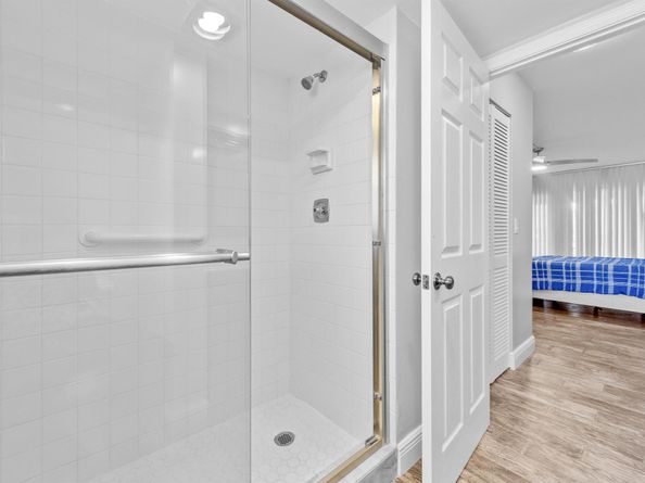 3871 Via Poinciana 201, Lake Worth FL 33467