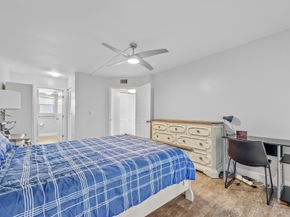 3871 Via Poinciana 201, Lake Worth FL 33467