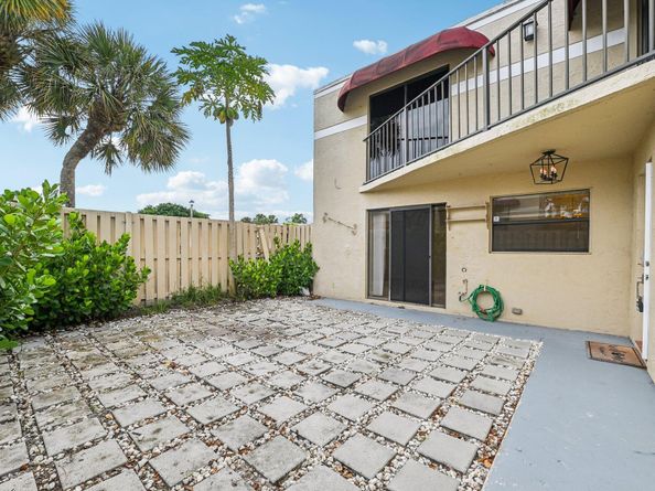 4075 Village Drive B, Delray Beach FL 33445