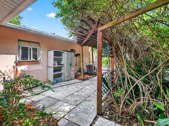 702 Sunset Drive, Lake Worth Beach FL 33461