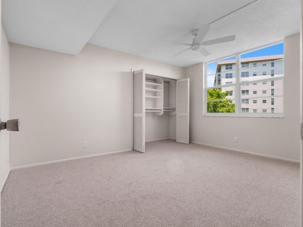 605 Oaks Dr 501, Pompano Beach FL 33069