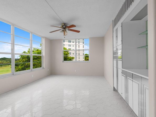 605 Oaks Dr 501, Pompano Beach FL 33069