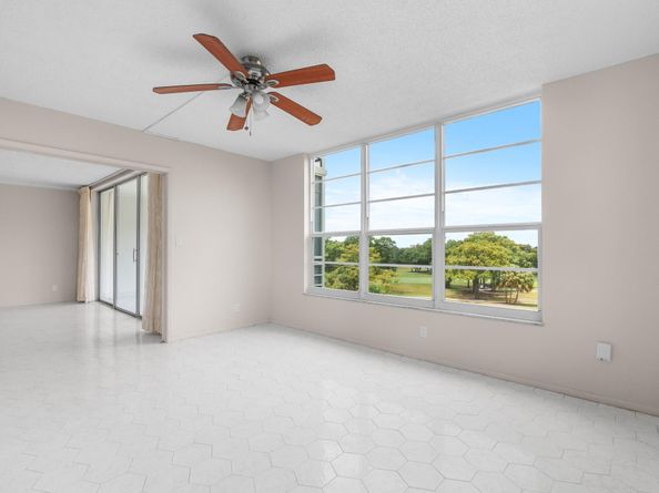 605 Oaks Dr 501, Pompano Beach FL 33069