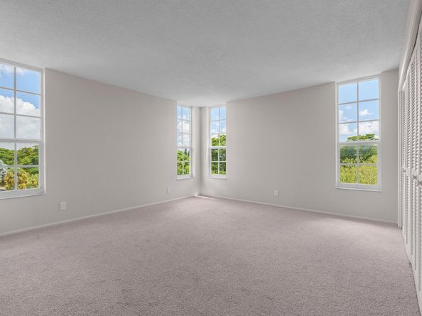 605 Oaks Dr 501, Pompano Beach FL 33069