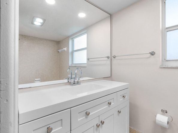 605 Oaks Dr 501, Pompano Beach FL 33069