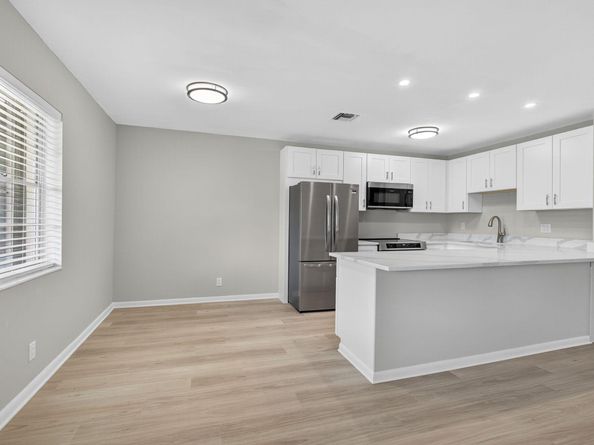 42 Easthampton B, West Palm Beach FL 33417