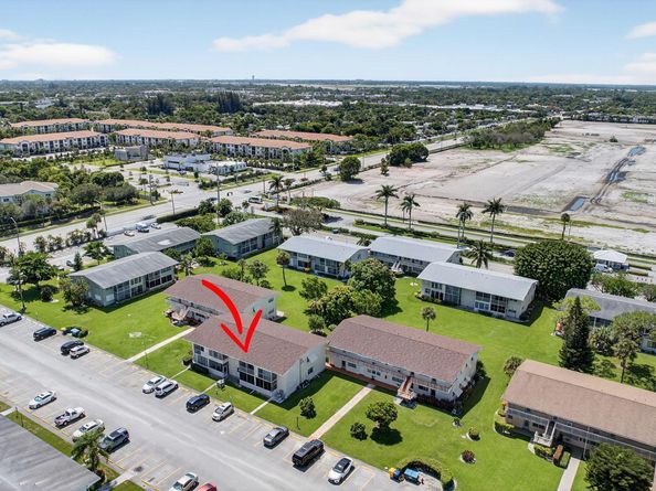 42 Easthampton B, West Palm Beach FL 33417