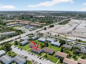 42 Easthampton B, West Palm Beach FL 33417
