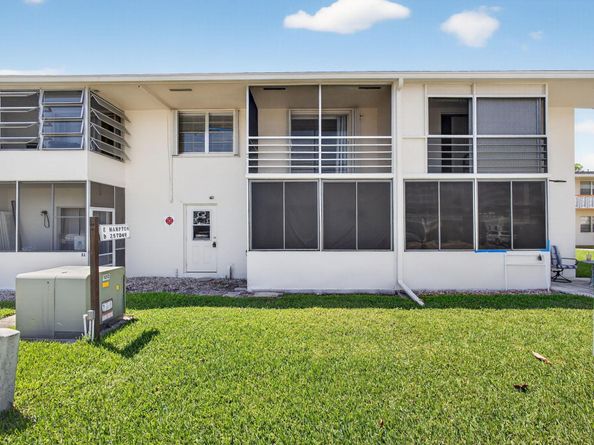 42 Easthampton B, West Palm Beach FL 33417