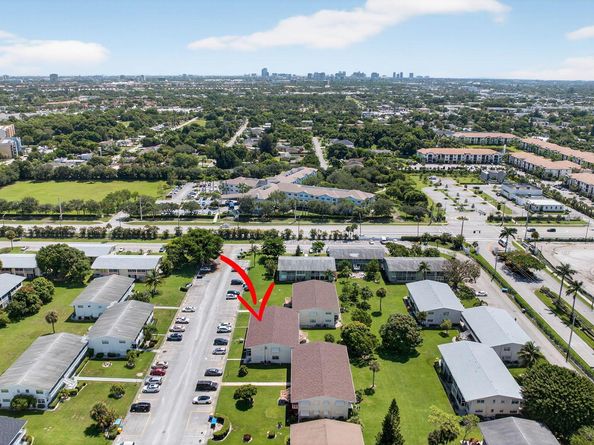 42 Easthampton B, West Palm Beach FL 33417