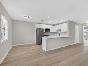 42 Easthampton B, West Palm Beach FL 33417