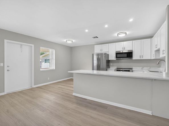 42 Easthampton B, West Palm Beach FL 33417