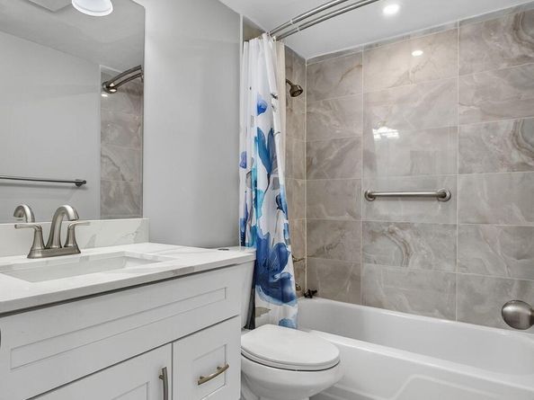 42 Easthampton B, West Palm Beach FL 33417