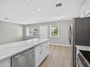42 Easthampton B, West Palm Beach FL 33417