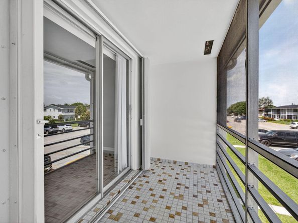 42 Easthampton B, West Palm Beach FL 33417