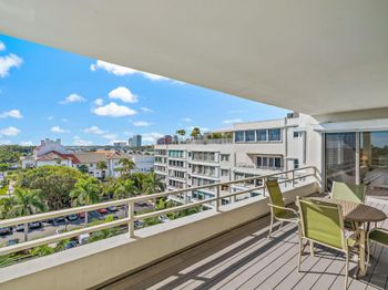 44 Cocoanut Row