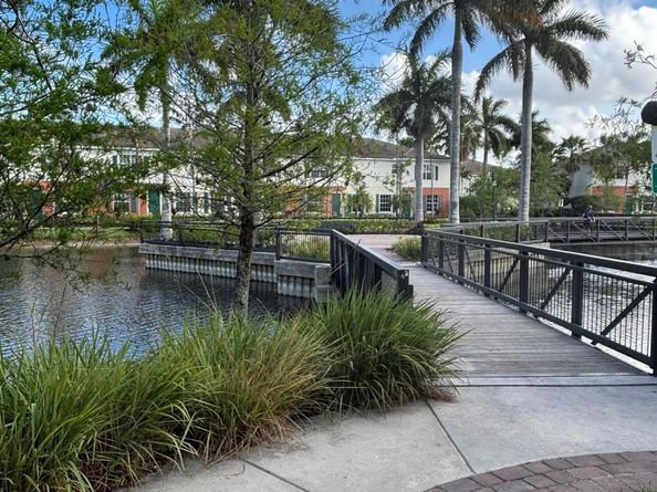 275 SW 7th Court, Pompano Beach FL 33060