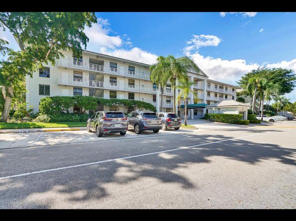 3636 Whitehall Drive 401, West Palm Beach FL 33401
