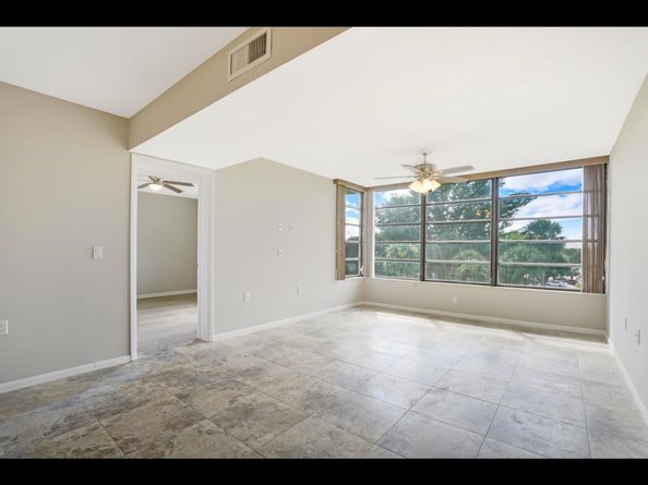 3636 Whitehall Drive 401, West Palm Beach FL 33401