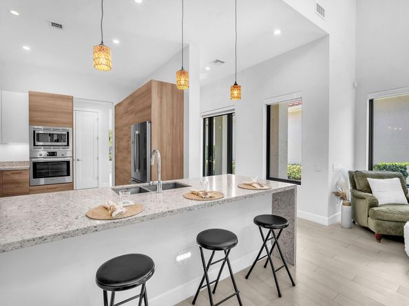 5812 E Brookfield Cir E, Hollywood FL 33312