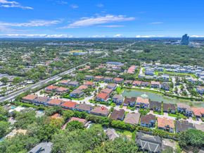 5812 E Brookfield Cir E, Hollywood FL 33312