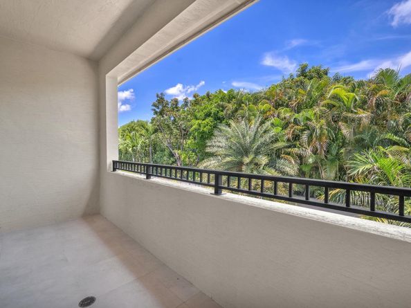 5812 E Brookfield Cir E, Hollywood FL 33312