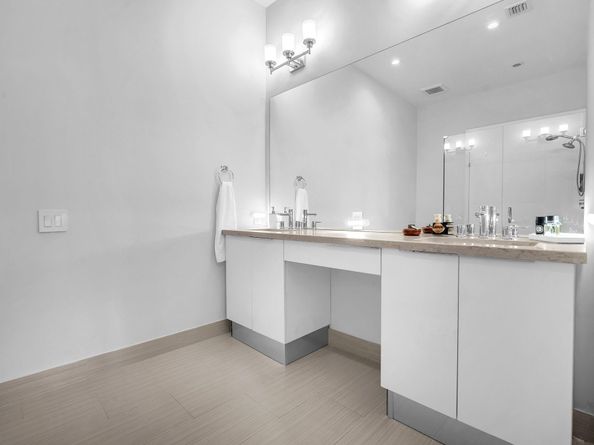 5812 E Brookfield Cir E, Hollywood FL 33312