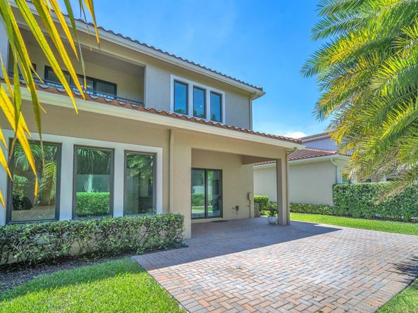 5812 E Brookfield Cir E, Hollywood FL 33312