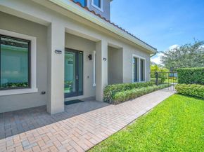 5812 E Brookfield Cir E, Hollywood FL 33312